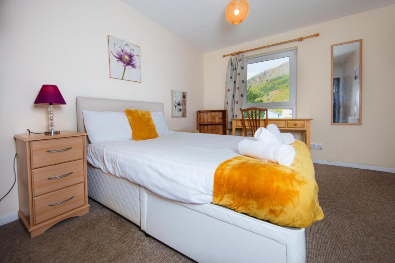 Fab Arthur Seat Views, Old Town Apartment 에든버러 외부 사진